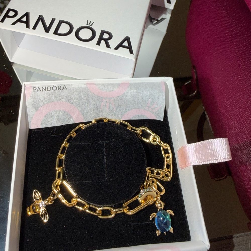 ✨ Authentic Pandora 8” Gold Link Charm Bracelet w/ Bee & Turtle Charms 💛 - Picture 1 of 15